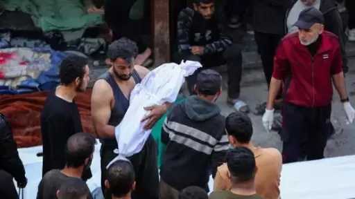 مقتل العشرات بقصف إسرائيلي استهدف مقهى على شاطئ بحر مدينة غزة